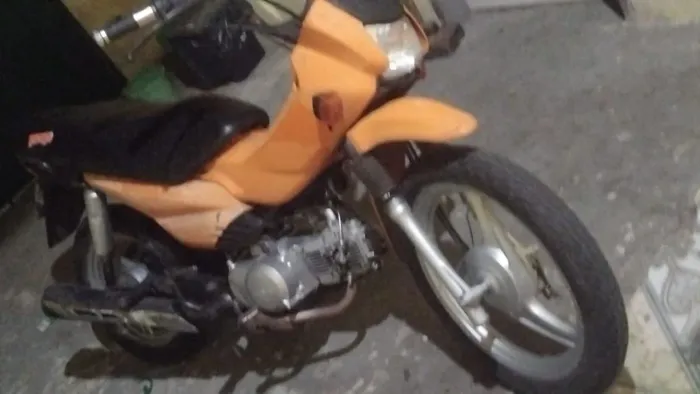 Vendo essa moto pop 2010 único dono