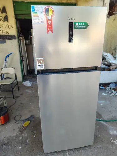 Geladeira semi nova 