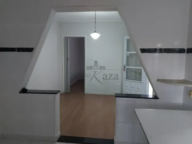 Oportunidade - Casa Geminada - Jardim Telespark - 1 Dormitório - 105m².