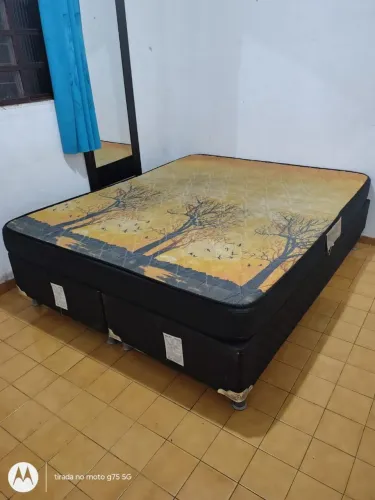 Vendo cama box de casal Queen em boas condições de uso entrego grátis entrega imediata