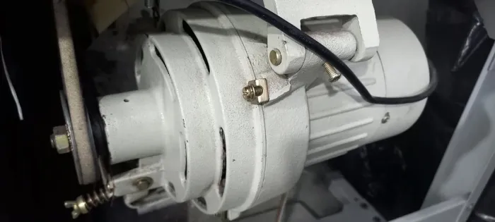 Máquina de costura industrial  interlok siruba