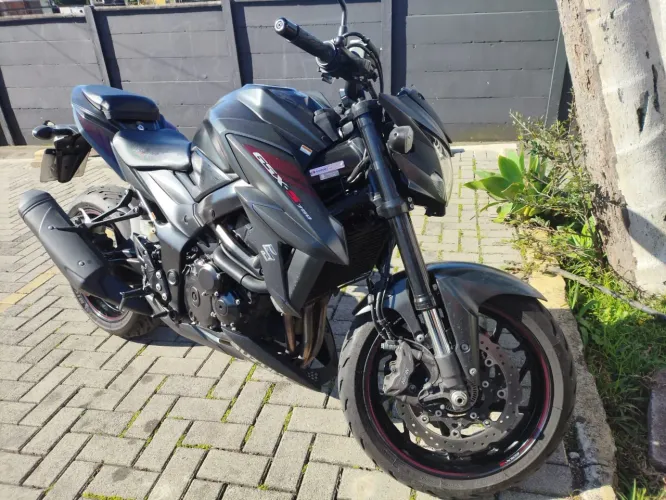 Suzuki gsx-s 750