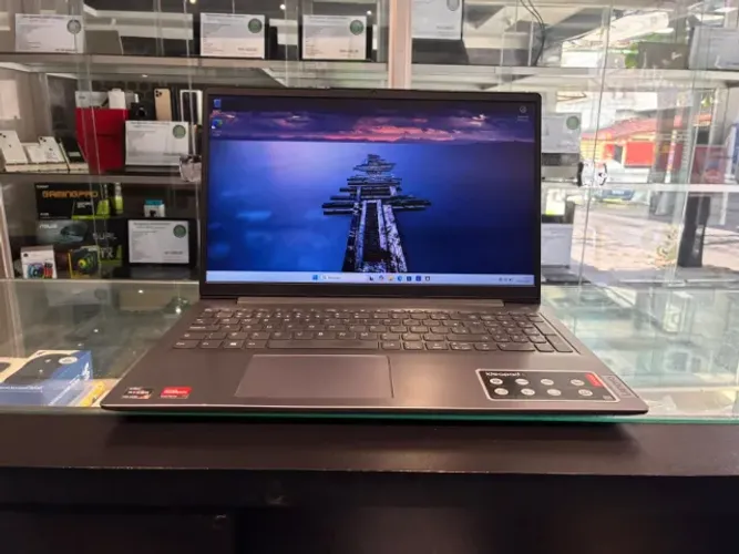 Notebook Lenovo IdeaPad 3 - Ryzen 5 5500U, 8GB RAM e SSD NVMe de 256GB
