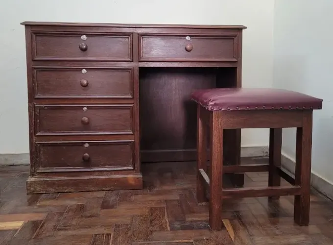Escrivaninha Antiga Clássica com 7 Gavetas + Bangueta