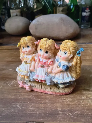 estatueta criancinhas indo a escola cachinhos dourados bibelô decoração antigo antiquario