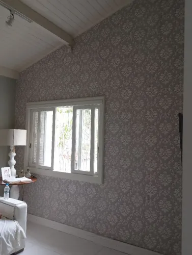 Colocação de papel de parede