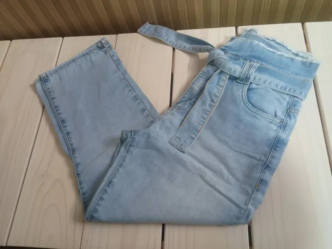 Calça jeans claro, Tam 40, pouca Lycra.