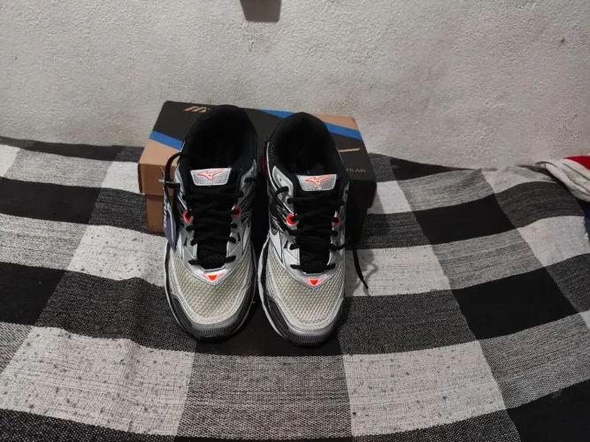 Tênis Mizuno Wave Creation