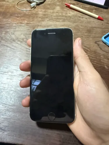 iPhone SE 2 - 64gb