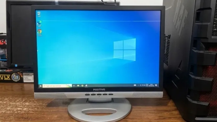 Monitor Positivo 19" - Acompanha Teclado e Mouse