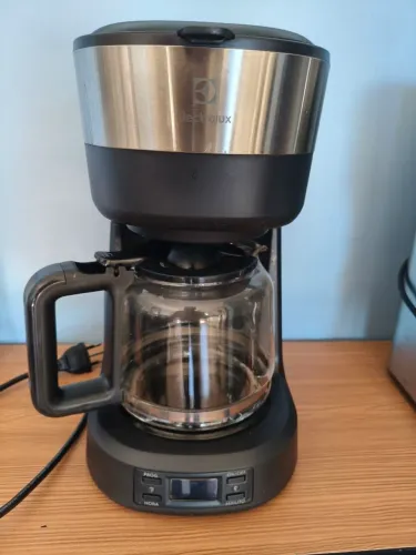 Cafeteira com programa que liga sozinha