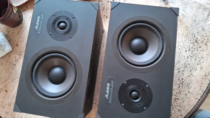 Moniters de estúdio Alesis Monitor ONE - Par