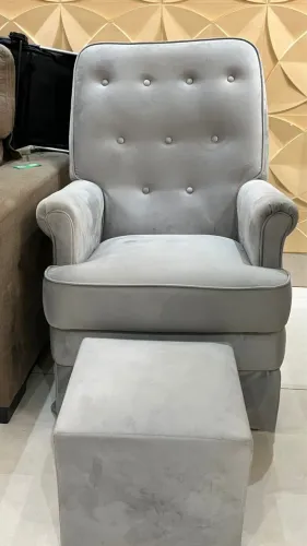 Vendo poltrona amamentação nova comprei nunca usei 