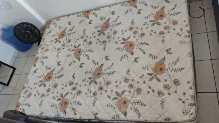 Colchão de casal, 1 ano de uso, marca Probel