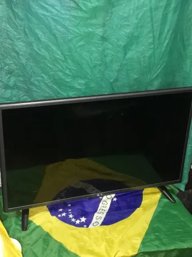 TV LG 32 polegadas com defeito e a tela quebrada