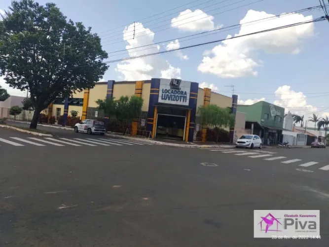 Barracão/Ponto comercial com ótima estrutura e apresentação em um bairro tradicional de Le