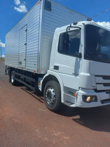 Mercedes benz 1719 bau diesel ano 2012