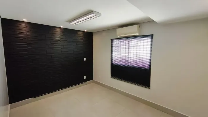 Alugo Sala Comercial no Bairro Jardim Petrópolis, 12m2 com ar condicionado - Cuiabá - MT