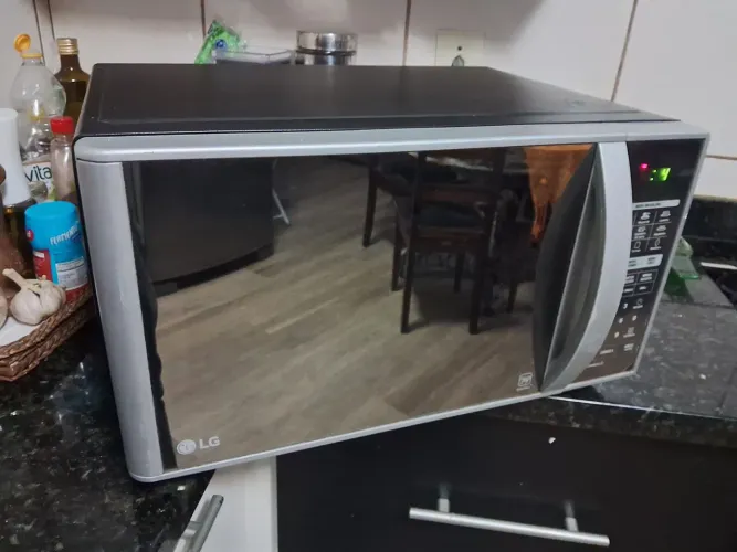 MICROONDAS LG 25 L PERFEITO ESTADO ENTREGA INCLUÍDA