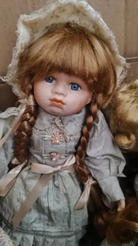 Boneca Antiga de Porcelana Peça de Colecionador