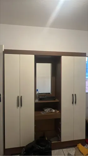 Guarda roupas desmontado