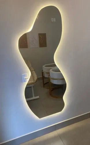 Espelhos orgânicos com suporte com led com instalação inclusa