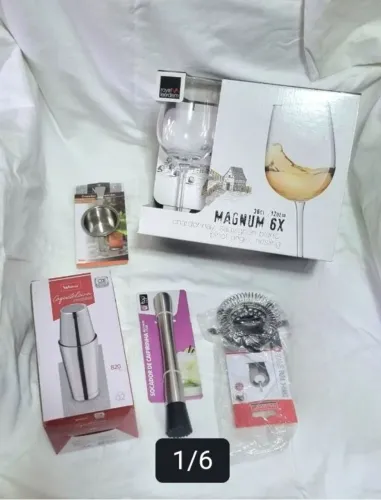 Kit Bartender (coqueteleira-+ coador -+ abridor vinho + socador + dosador +5 taças)