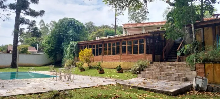 Chácara com Piscina as Margens do Rio em Santa Branca-SP