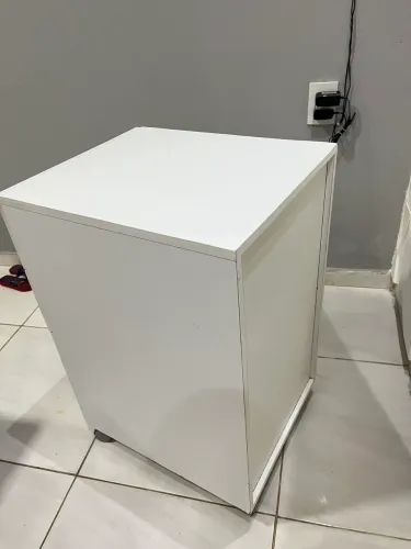 Móvel com gaveta e rodinha
