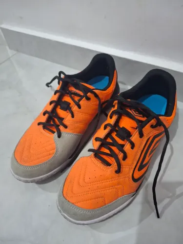 Chuteira society umbro chalenge uptake N:41