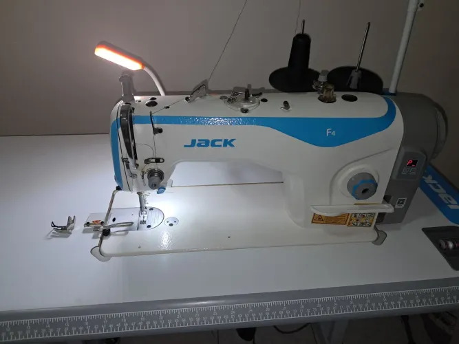 Maquina de costura industrial reta