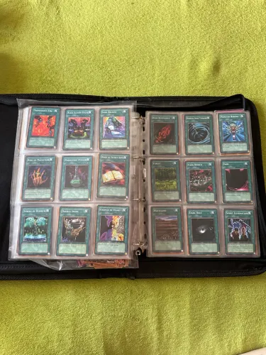 Cartas Yu-Gi-Oh modelo norte-americano
