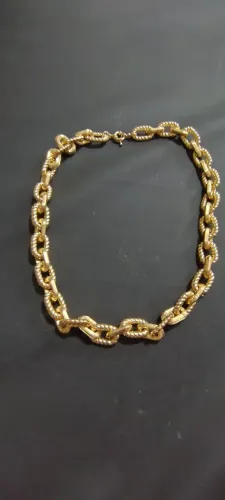 Corrente dourada elegante