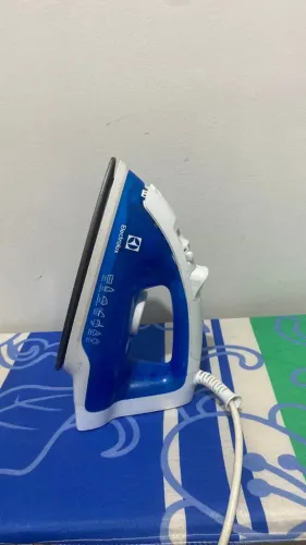 Ferro de passar roupa 220v