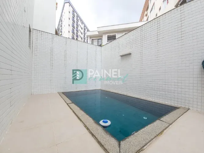 Casa à venda em Santos (Embaré) 3 dormitórios, 2 suítes, piscina e área gourmet