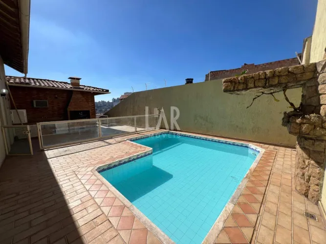 Excelente Casa com 04 Quartos 03 Vagas à Venda Bairro Nova Suissa BH MG