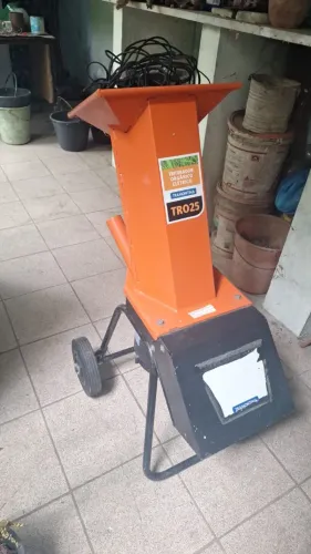 Triturador de Galhos e Folhas Tramontina TRO25 2HP Bivolt ? seminovo