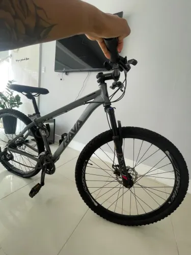 BICICLETA RAVA PRESSURE 21V 29X17 CZ/PT NAC.
