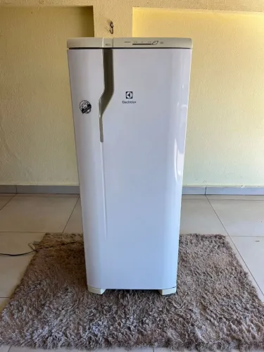 Geladeira Electrolux 300 litros funcionando perfeitamente ((ENTREGO GRATIS))
