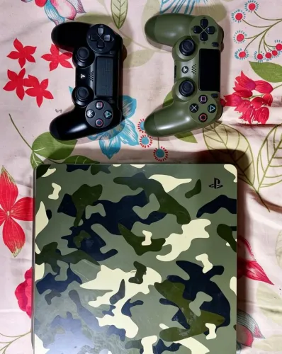 ? Vendo Playstation 4 Edição camuflada+ 2 controles console ps4 slim versão camuflada!
