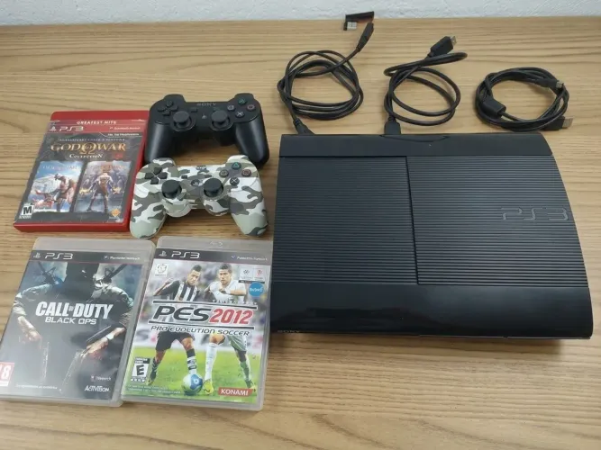 Ps3 super slim, 2 controles, desbloqueado