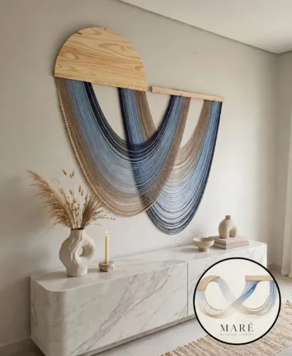 Painel de Macramé Decorativo Moderno com Base em Madeira - Arte Exclusiva para Parede