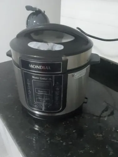 Panela elétrica de pressão nova pouco uso