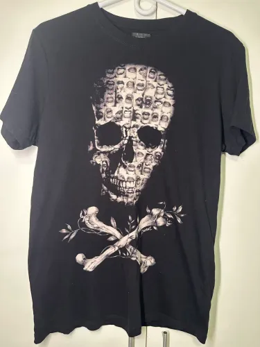 Camisa Diesel . Preta tamanho L .