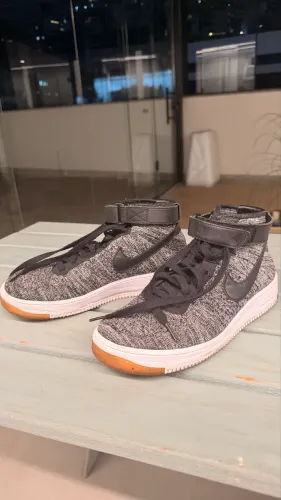 Tenis nike air force 1 ultra mid cinza oreo - 41