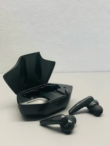 Fone de ouvido Bluetooth TWS Gamer preto com estojo de carregamento