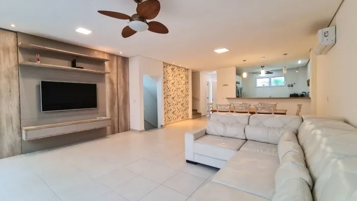 Condominio Ocean Place , Casa À VENDA em condomínio fechado na praia do Guarujá.