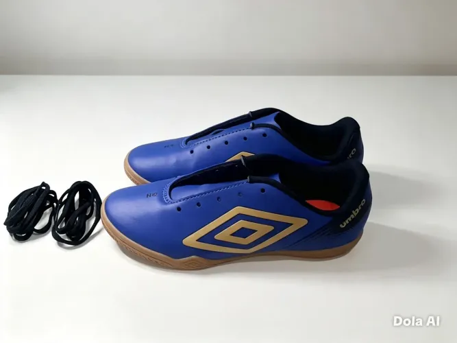 Chuteira Futsal Umbro ? Tamanho 36 ? Pouco uso!