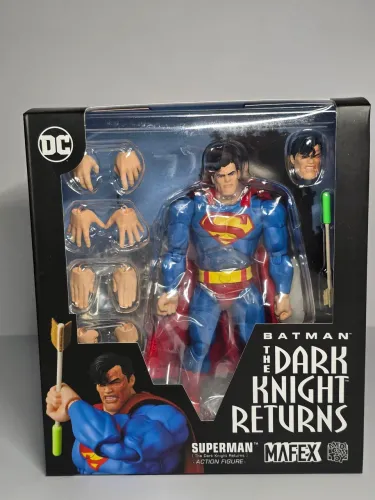 Superman de Batman Dark Knight Returns Mafex  original lacrado