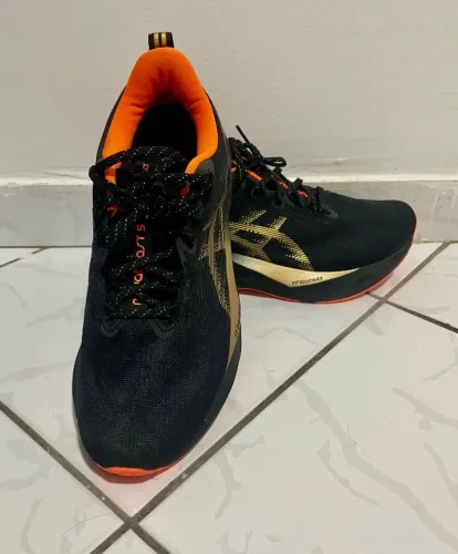 Tênis asics novablast